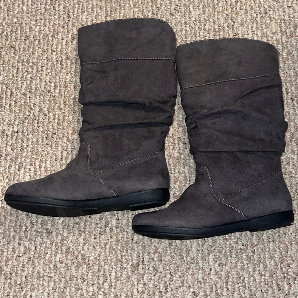 ST JOHN’S BAY WOMENS FLAT HEEL SLOUCH BOOTS SIZE 10 MEDIUM COLOR GREY